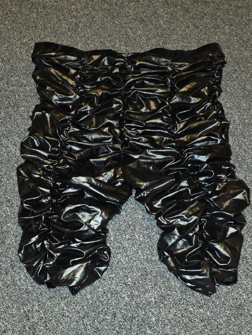 Fashion Nova Black Ruched Faux Leather Women’s Shorts - Picture 4 of 7